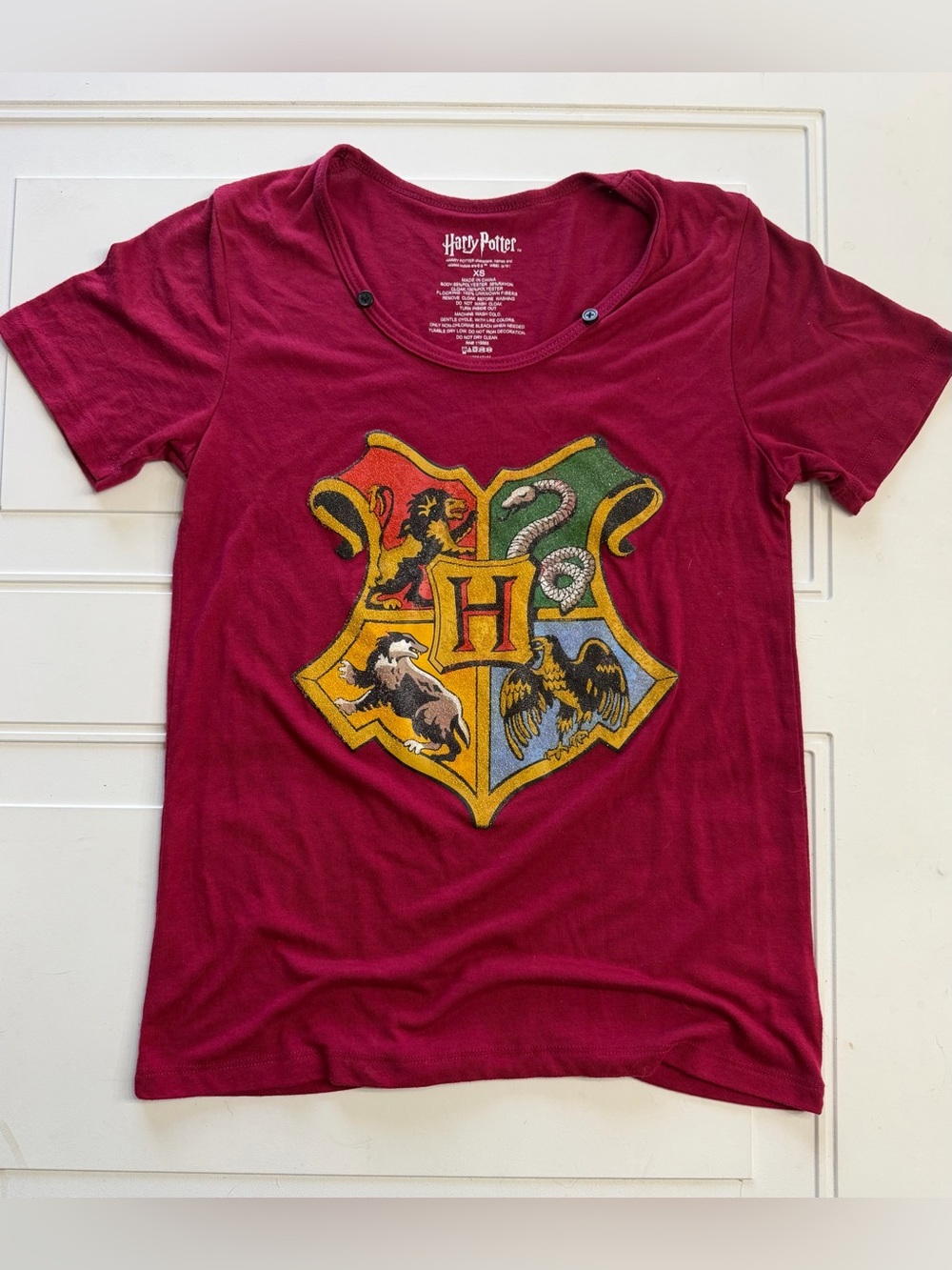 Wizarding World of Harry Potter Wmn Sz XS Hogwarts Crest Embellished Tee T Shirt